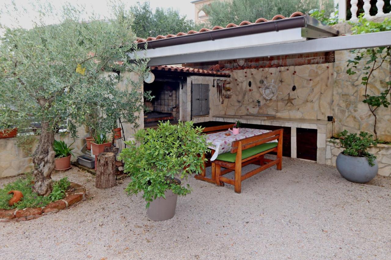 Apartments With A Parking Space Kornic, Krk - 415 Exterior foto