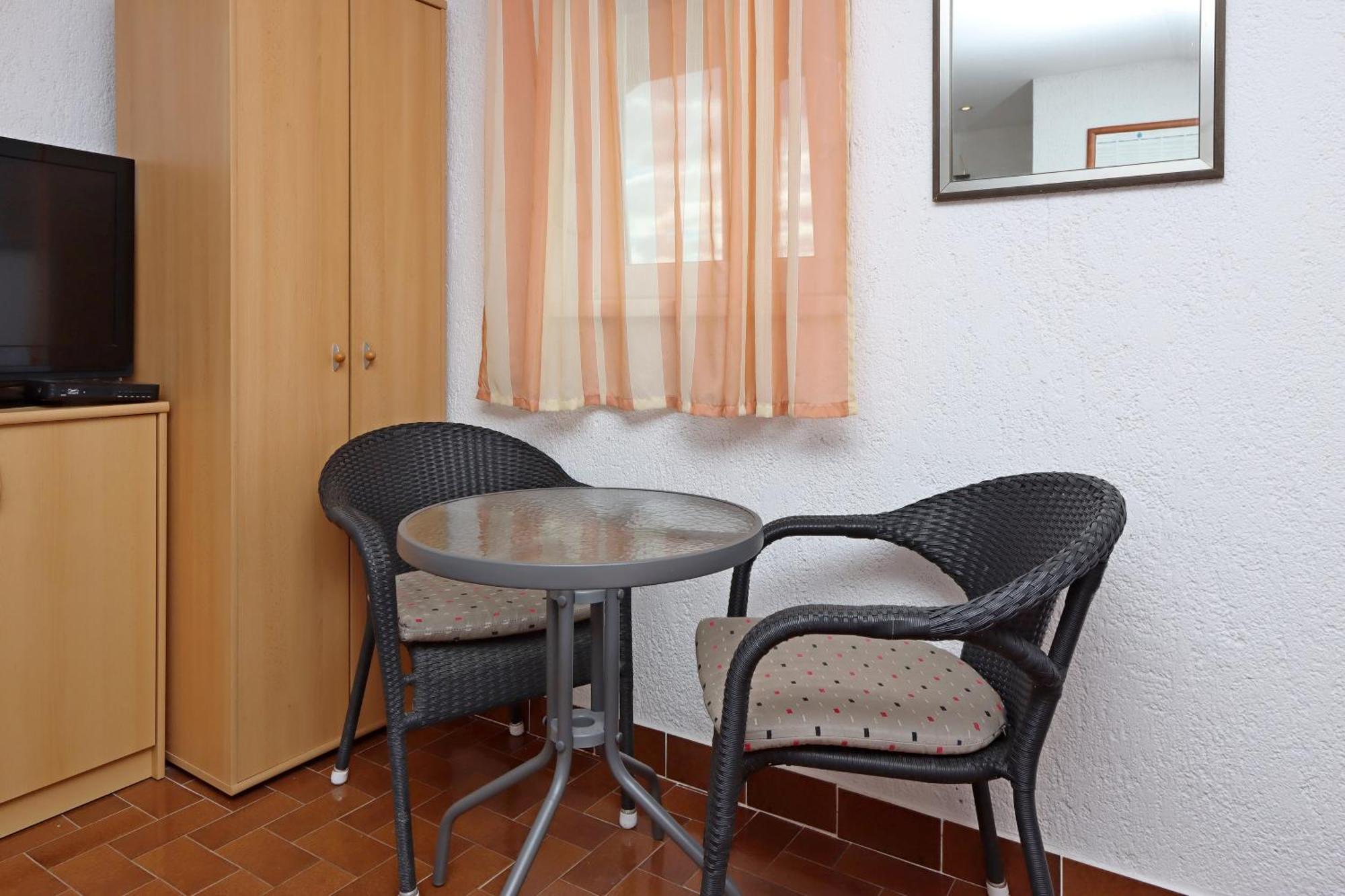 Apartments With A Parking Space Kornic, Krk - 415 Exterior foto